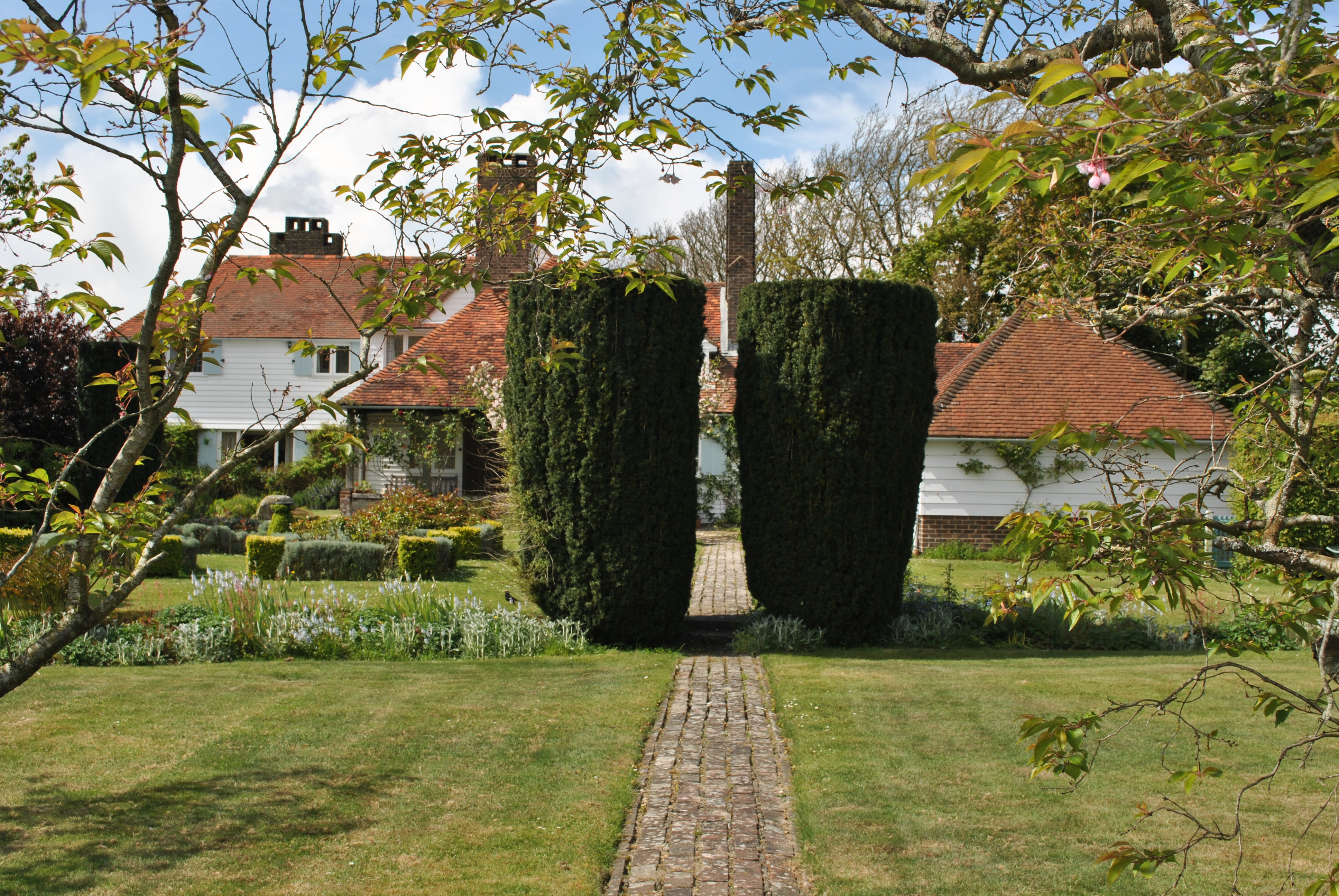 external image II_Old%20Postman's%20Cottage,%20Alciston,%20UK.JPG